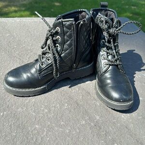 Steve Madden High top black quilted girls boots, Size 1 Girls
